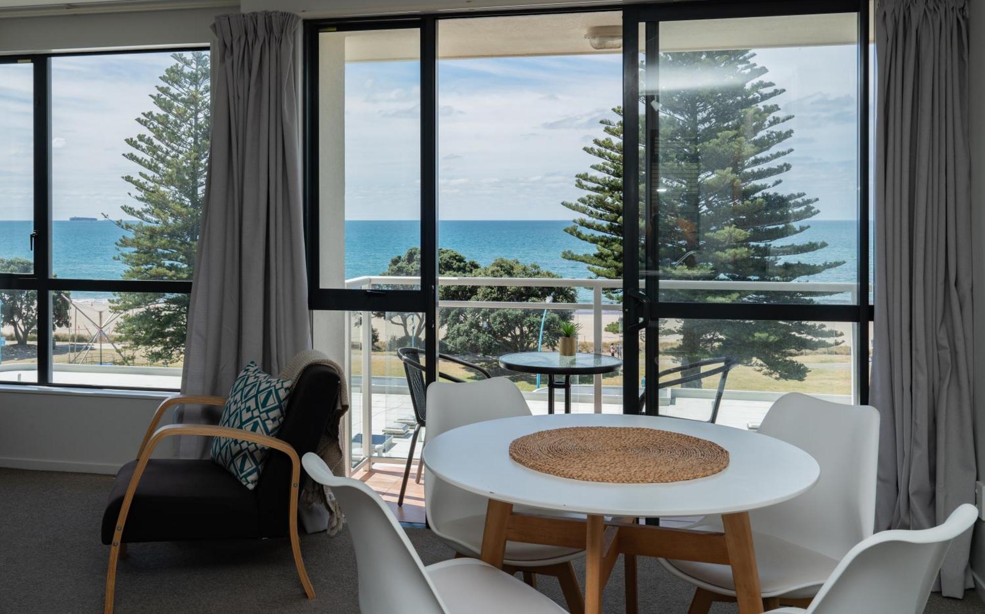 Ocean View Beach Escape - Top Floor Apartments, Mt Maunganui Base Mount Maunganui Exteriér fotografie