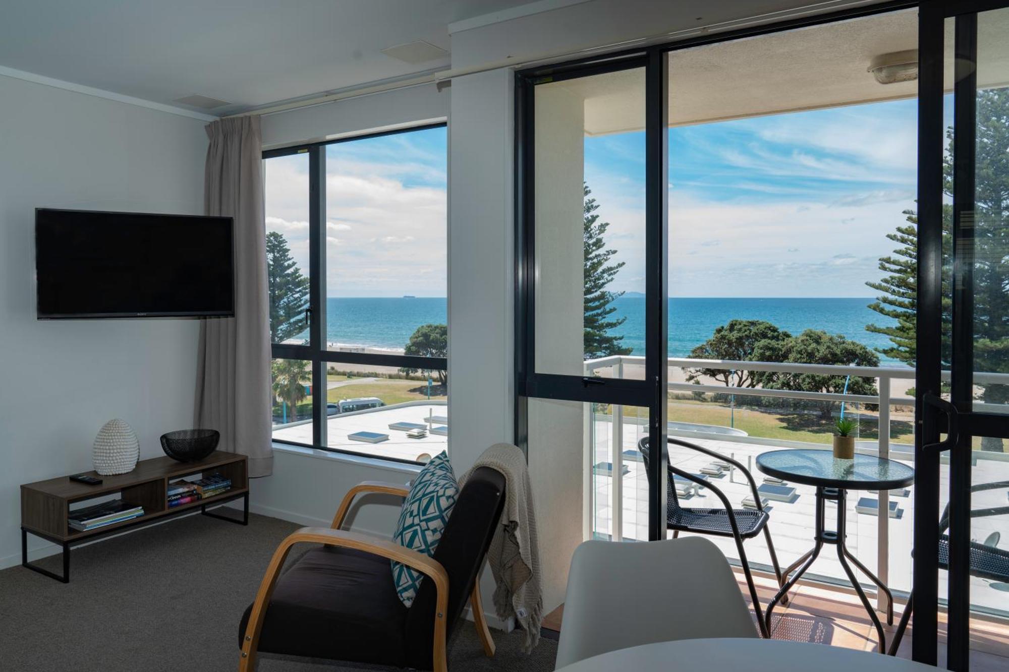 Ocean View Beach Escape - Top Floor Apartments, Mt Maunganui Base Mount Maunganui Pokoj fotografie