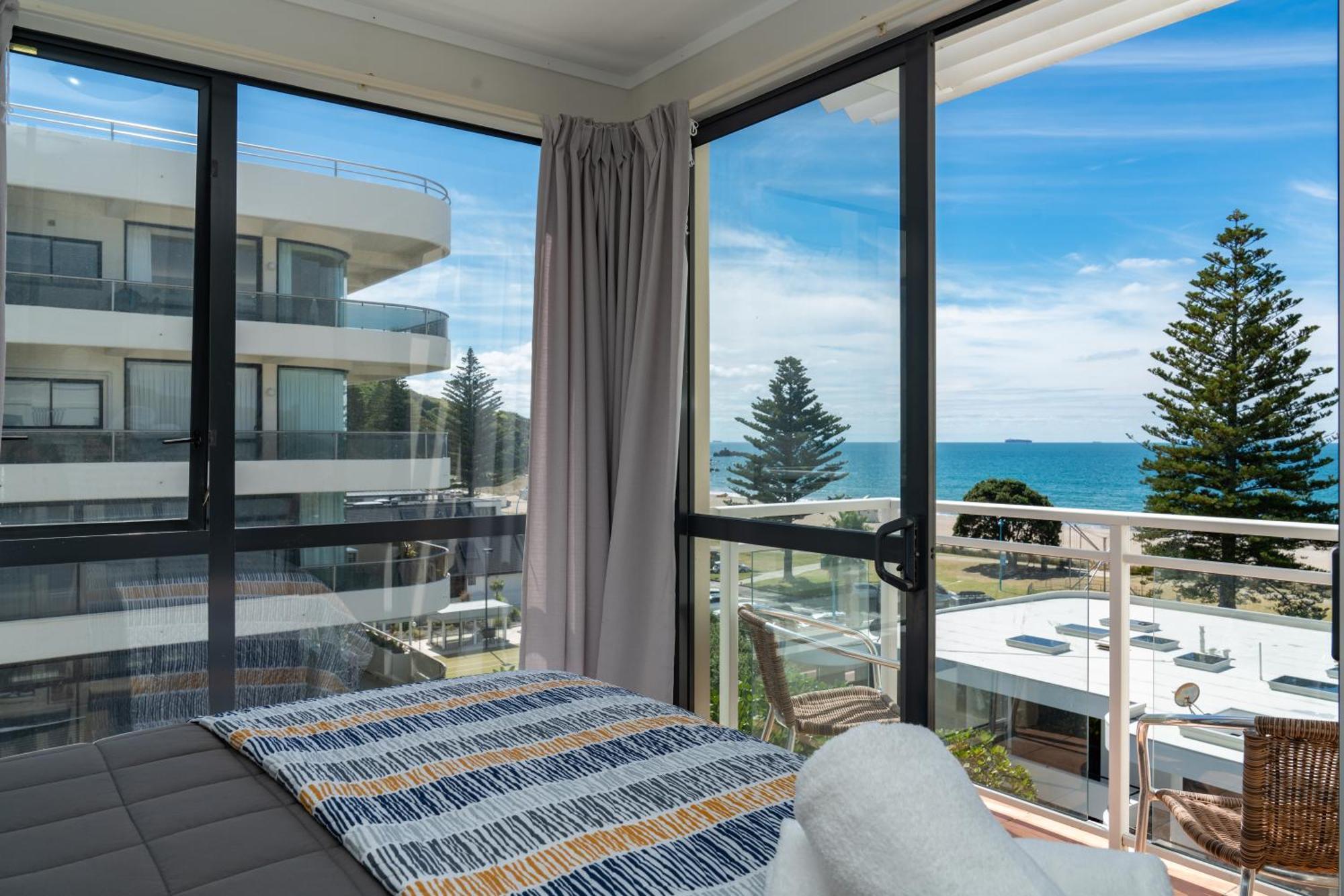 Ocean View Beach Escape - Top Floor Apartments, Mt Maunganui Base Mount Maunganui Pokoj fotografie