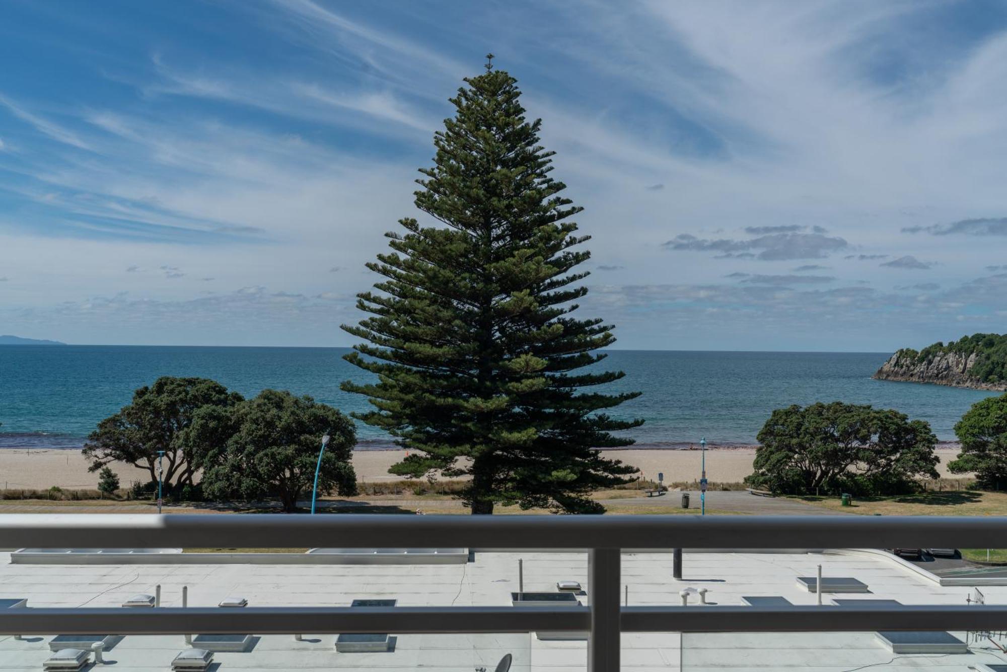 Ocean View Beach Escape - Top Floor Apartments, Mt Maunganui Base Mount Maunganui Pokoj fotografie