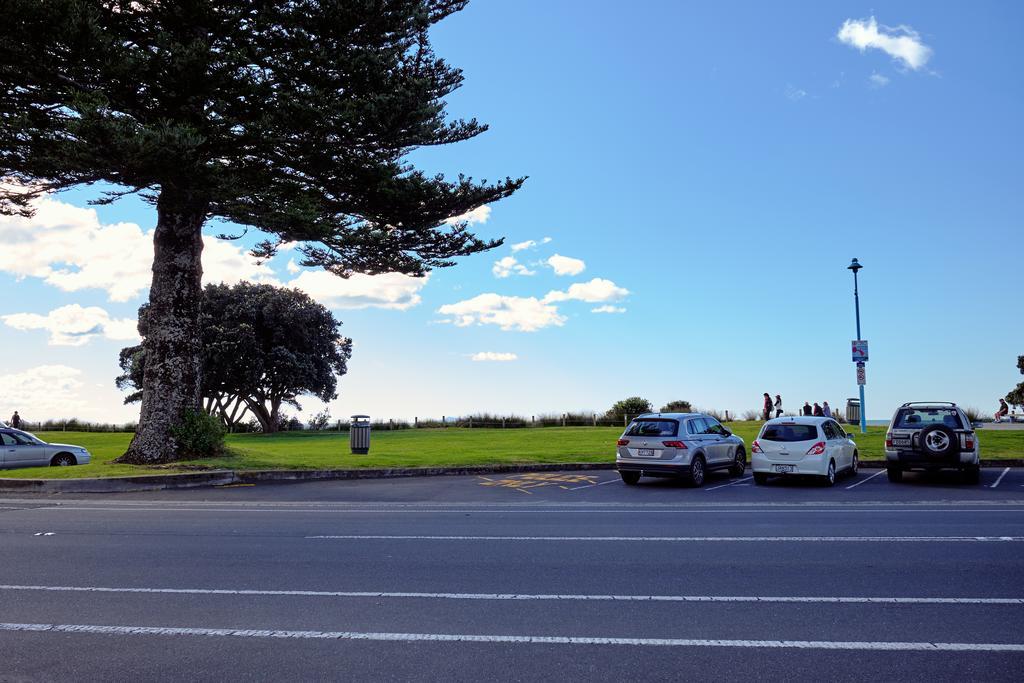 Ocean View Beach Escape - Top Floor Apartments, Mt Maunganui Base Mount Maunganui Exteriér fotografie